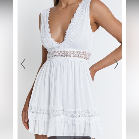 NWT SHOWPO SIMPLE AS THAT DRESS IN WHITE Size  6 (XS) - Picture 1 of 16